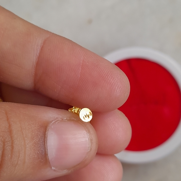 Beautiful new desiner studs - Picture 10 of 11